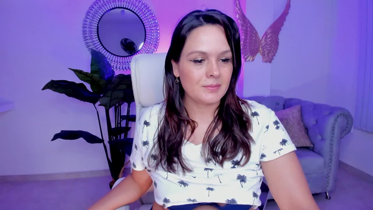 A very erotic and visually pleasurable session - vídeo de la modelo de cam Aida_adams