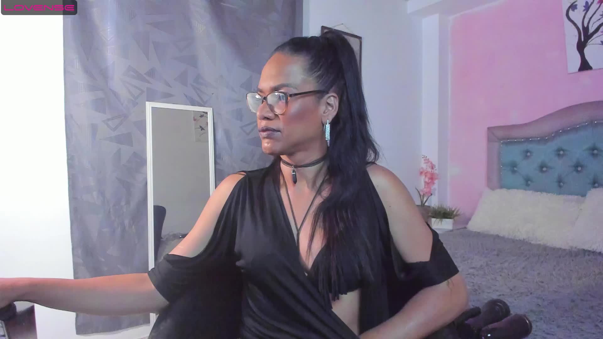 come and admire my body bitch - video by Naomy_Poison cam model