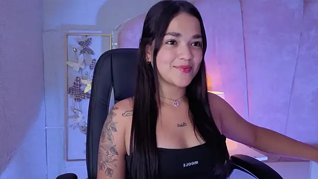 Playing with my fingers and my dildo🔥😈