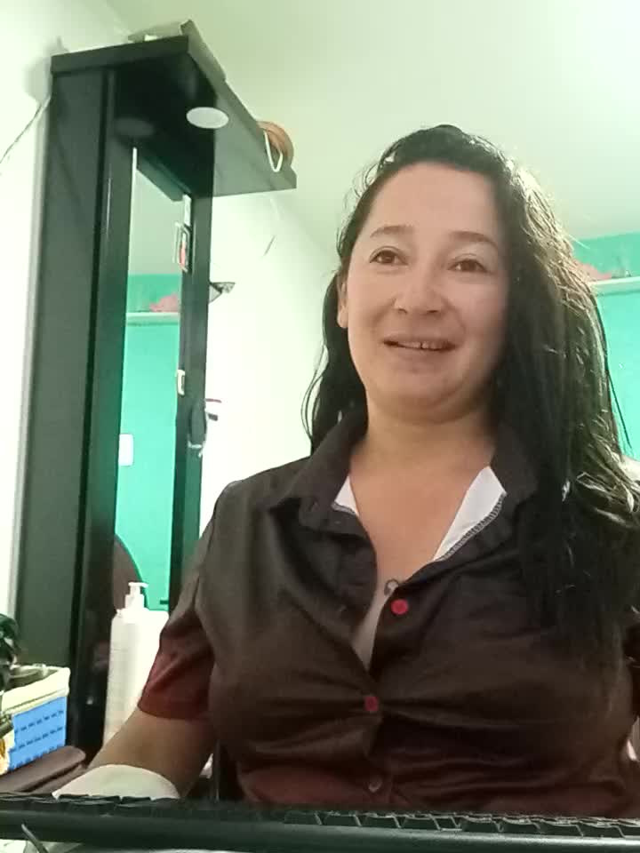 [16 Nov 10:37] Private Show - vidéo du modèle de showcams emilypoppy3