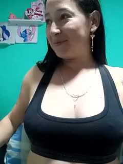 ass and pussy open for you - vidéo du modèle de showcams emilypoppy3