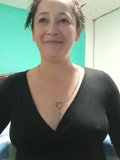 Delicious double penetration - vidéo du modèle de showcams emilypoppy3