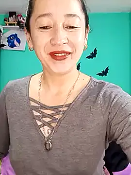 Nice feet - vidéo du modèle de showcams emilypoppy3