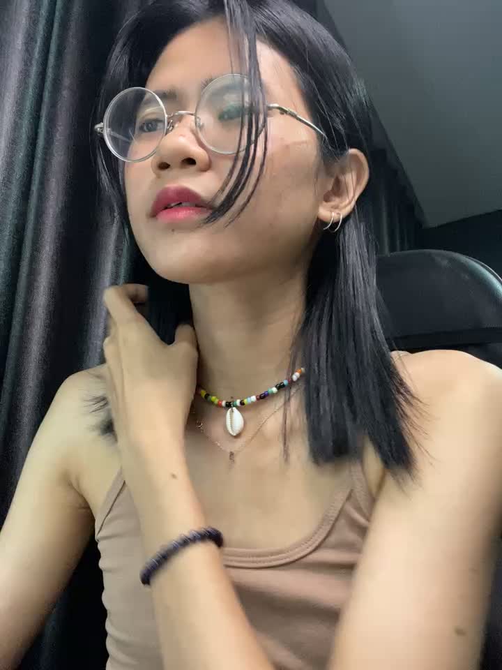 show armpit - video by littlemiilk cam model