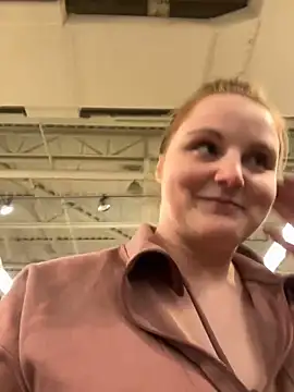 164) PS - Risky Fun In The Store Before Squirting In Changeroom — filmik GingerSnap33, modela(-lki) na kamerkach