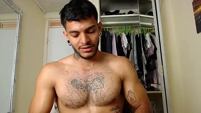 Many veins of my pumped forearm - vidéo du modèle de showcams JuanBlade