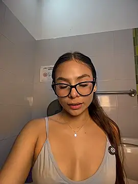 Delicious fuck in the bathroom💦