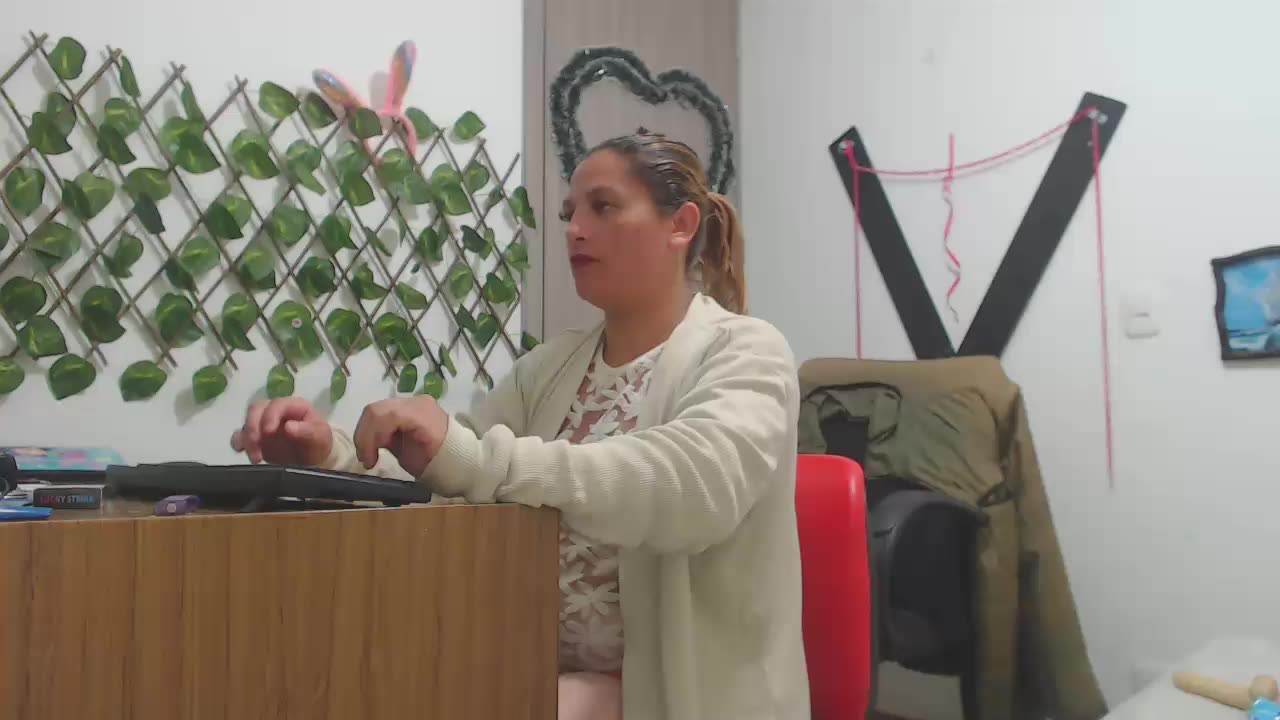 golden shower mastubation – video od webkamerové modelky hotandfierylatinos2023