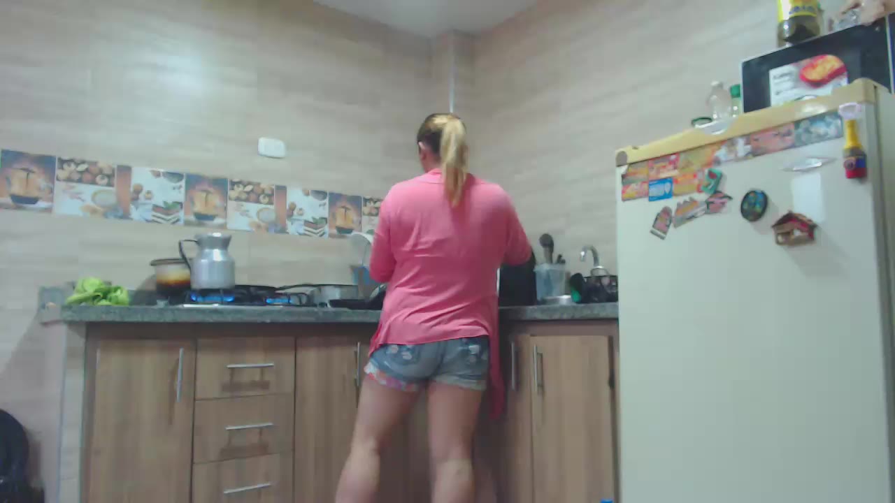 she cooking - video by hotandfierylatinos2023 cam model