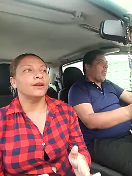 Pamela masturbates in the car – video od webkamerové modelky hotandfierylatinos2023