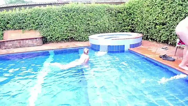 sex in the pool
