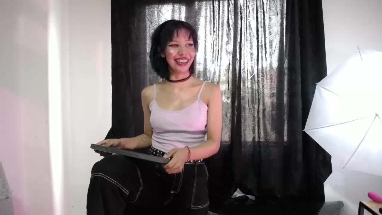 [21 May 08:50] Private Show