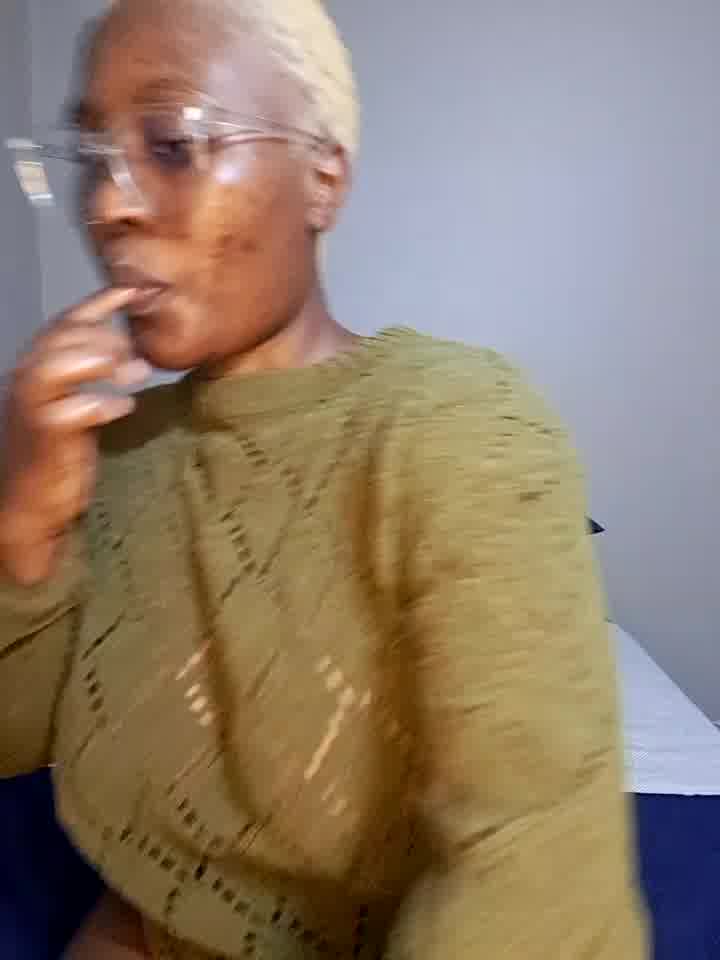 [20 Apr 17:10] Private Show - video IAm-the-1st-Dota kameramallilta