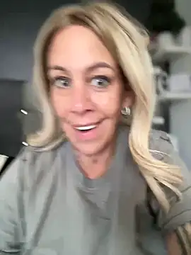 [28 Jun 16:07] custom saying name dildo in pussy tits ass spread - video oleh model kamera blondebitch2