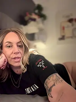 Talking about size off BBC. Lil pussy play. Talking about gangbangs - video oleh model kamera blondebitch2