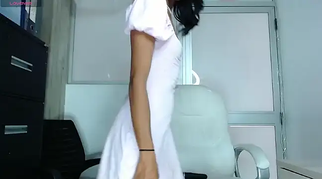 play in private with my pussy - video by xenia_golden cam model