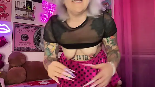 Public Show butt plug & spanks - video by CherryBombBomb cam model