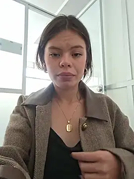 I cum like a good little whore in the office.