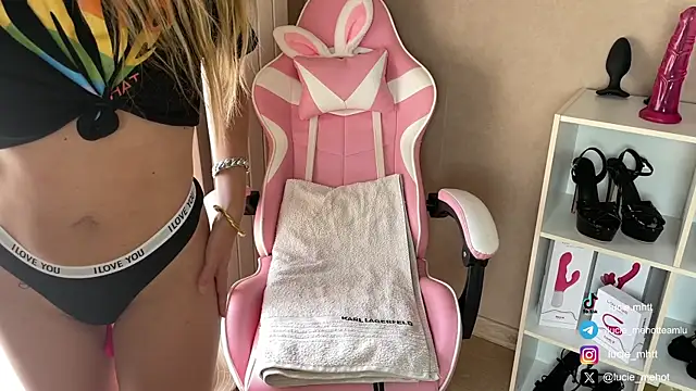 FIST minette ORGASME ✊🏻 - lucie_mehott adlı kamera modelinin videosu