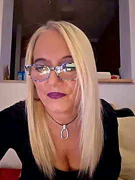 [28 Oct 00:02] Private Show - video av kikkastar cam model