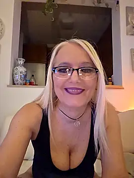 [22 Jan 22:20] Private Show - 視頻由 kikkastar 主播提供