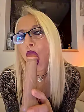 [23 Jan 22:54] Private Show pompino dildo e mi masturbo💦💦💦💦 - 視頻由 kikkastar 主播提供