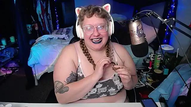 BLACK LIPS CUMMING BIG CREAMY PUSSY - video by FatVeronica cam model