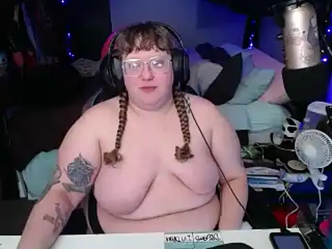 HUGE SQUIRTS OUT MY TIGHT PUSSY RAINING PUDDLES - video by FatVeronica cam model