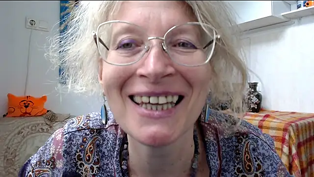 Big long oral pleasure! I smoke a cig & blow your cock - video by Zosya1111 cam model