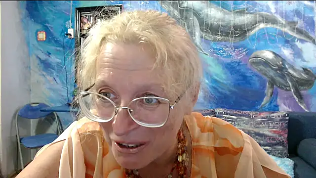 Auf deutsch/GERMAN: Kleine Eier druecken, kleinen Schwanz blasen - video by Zosya1111 cam model