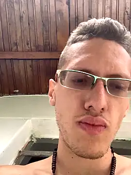 [12 Jul 12:28] Public Show - video by SOYMRX cam model