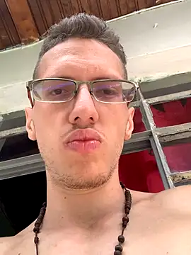 [12 Jul 12:40] Public Show - video by SOYMRX cam model