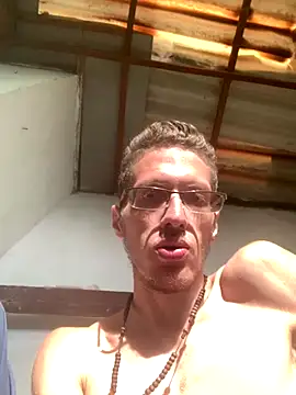 [17 Aug 16:51] Public Show - video by SOYMRX cam model