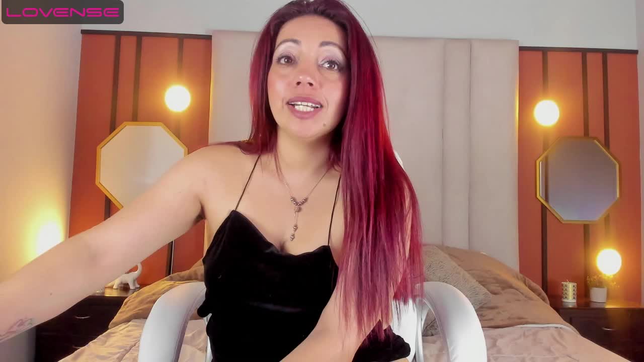 MILF fantasy wrapped in nylon 😏 - helenaduque_ 캠 모델의 동영상