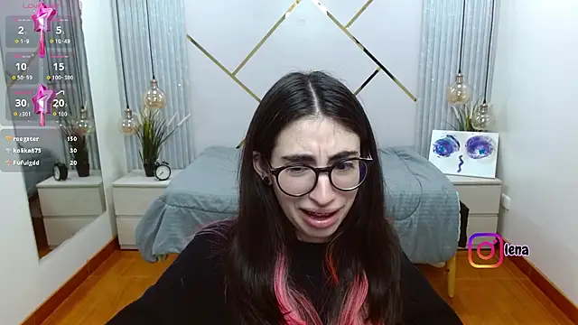 I show my boobs and lick my arms – видео вебкам-модели LenaRoses