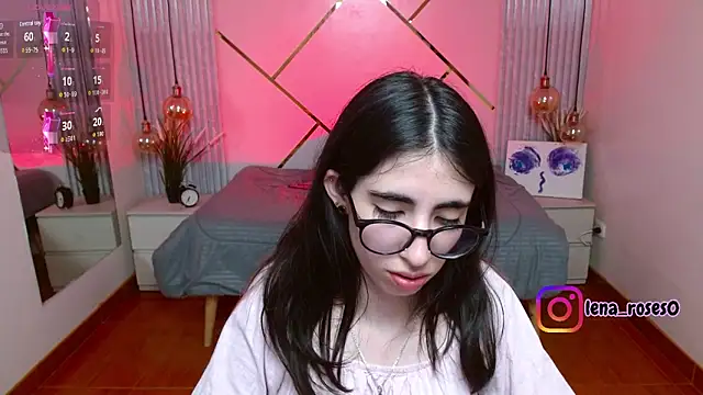 All naked and Zoom in my pussy <3 – видео вебкам-модели LenaRoses