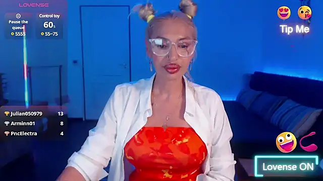 [15 Jun 22:14] Private Show - video by beauty_chl0e cam model