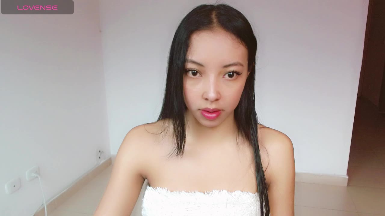 mm change my clothes while I penetrate myself - video di kourtney_14 modella di cam