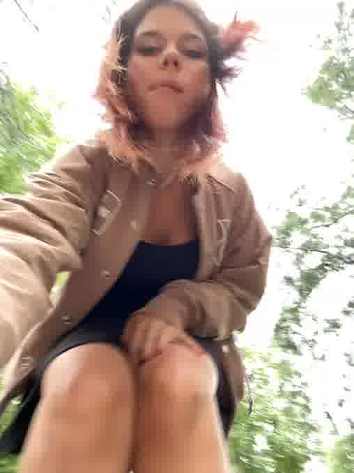 Stranger was looking at me and them come to ask me…when i wasn’t wearing panties - Vídeo de RiriRoseey, modelo de vídeos