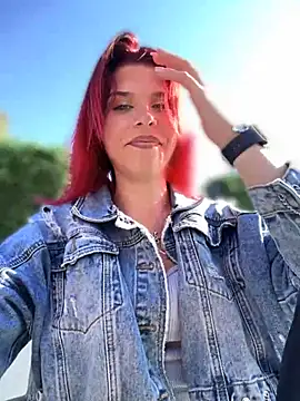 Fingerin in public, strangers around!! - video by RiriRoseey cam model