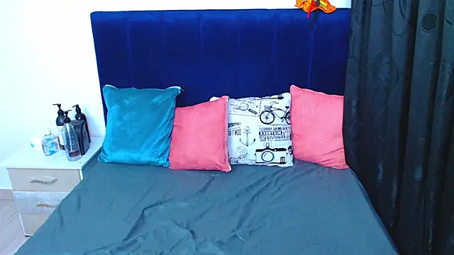 STRIPTEASE AND RUBBING PUSSY - video by MilenaDavis cam model