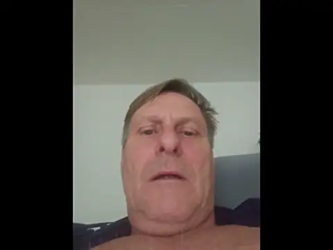 [28 Jan 15:02] Public Show – video od webkamerové modelky johnnym1