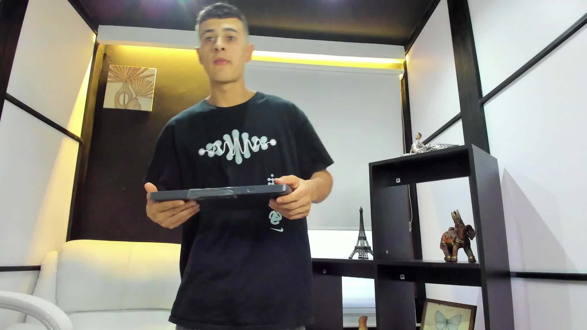 Jerk off till cum and lick own milk - video di JuniorMorris_ modella di cam