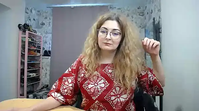 ethnic red camshow - video by Helen1974 cam model