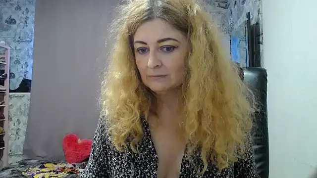 Real Home Camshow - video by Helen1974 cam model