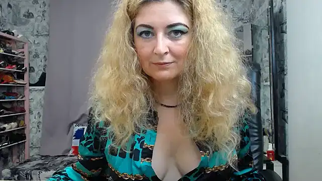 Green Camshow - video by Helen1974 cam model