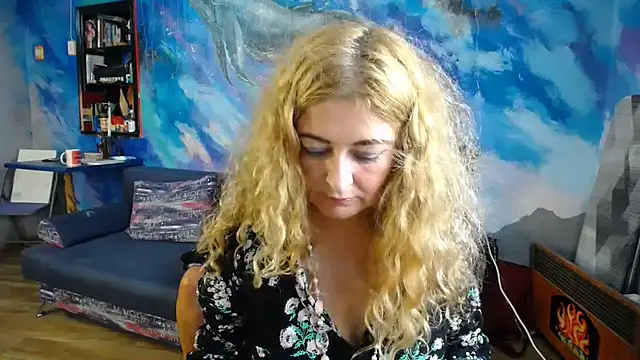 Ozzy Helen In Spy Mode - video by Helen1974 cam model