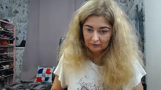 Casual Camshow - video by Helen1974 cam model