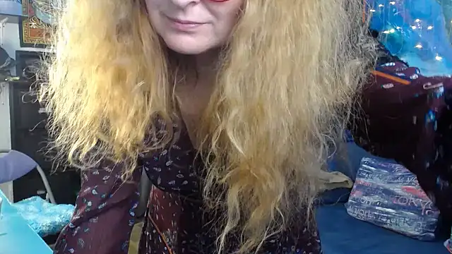 A Few Random Camming Moments - video by Helen1974 cam model