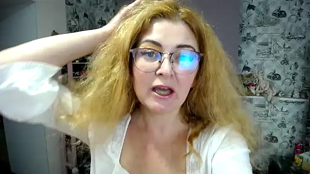 Webcam Roleplay: Cheating Wife Gives Oral To Neighbor - video by Helen1974 cam model